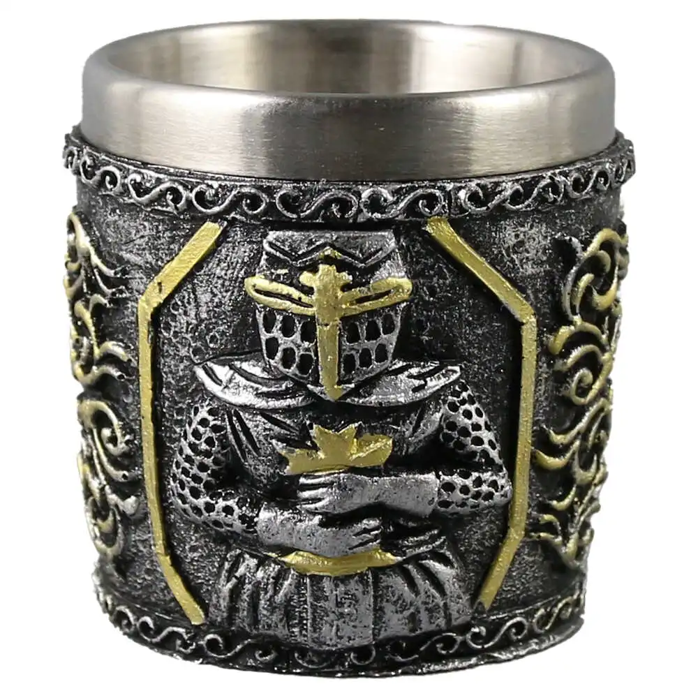 Pahar shot din metal si rasina Cavaler 5x6 CM Pahar shot din metal si rasina Cavaler 5x6 CM