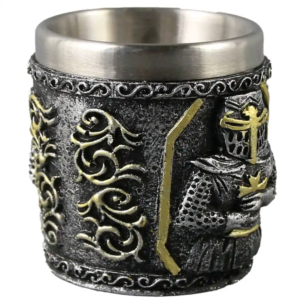 Pahar shot din metal si rasina Cavaler 5x6 CM Pahar shot din metal si rasina Cavaler 5x6 CM