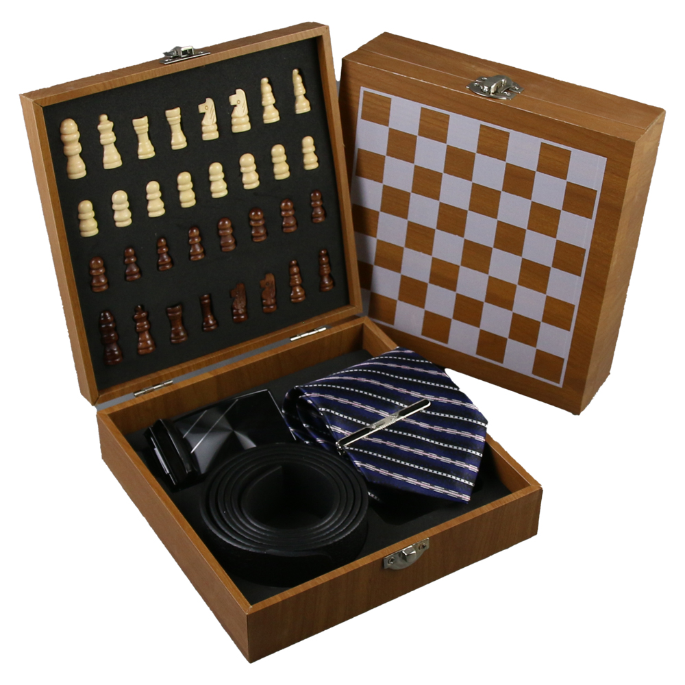 Set cadou pentru barbati cu joc Sah - Cravata curea Set cadou pentru barbati cu joc Sah - Cravata curea