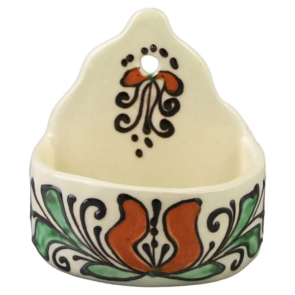 pictata cu motive traditionale pictata cu motive traditionale
