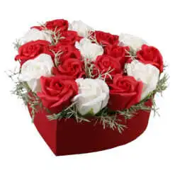 Cutie cu trandafiri de sapun Inima 21 cm