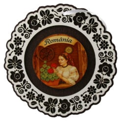 Decoratiune de perete din lemn 18.5 cm "Romania" - Tarancuta cu muscata