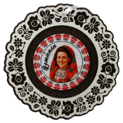 Decoratiune de perete din lemn 18.5 cm "Romania" - Tarancuta cu batic