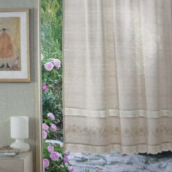 cu dantela trandafir si brodarie