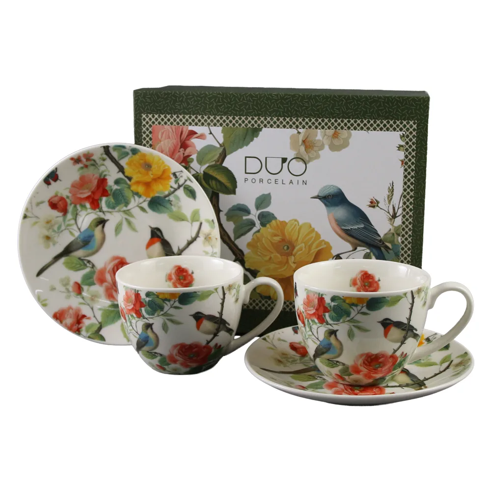 Set 2 cesti cu farfurii din portelan 270 ml "April" in cutie decorativa Set 2 cesti cu farfurii din portelan 270 ml "April" in cutie decorativa