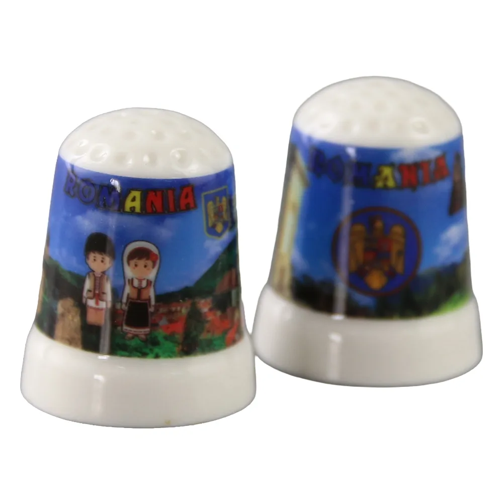 Ornament degetar din ceramica "Romania" 3 cm - se vinde 12 buc./cut.