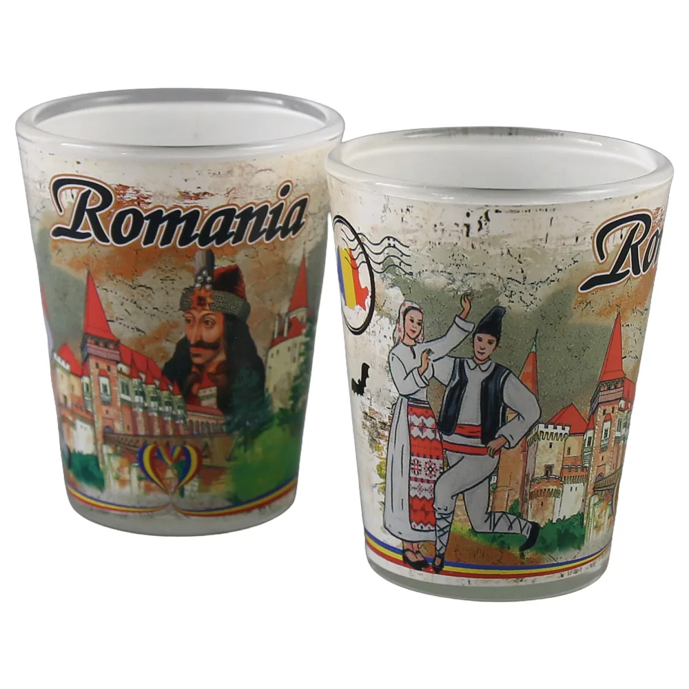 Set 2 pahare tarie din sticla "Romania" Castele / Cuplu in port traditional