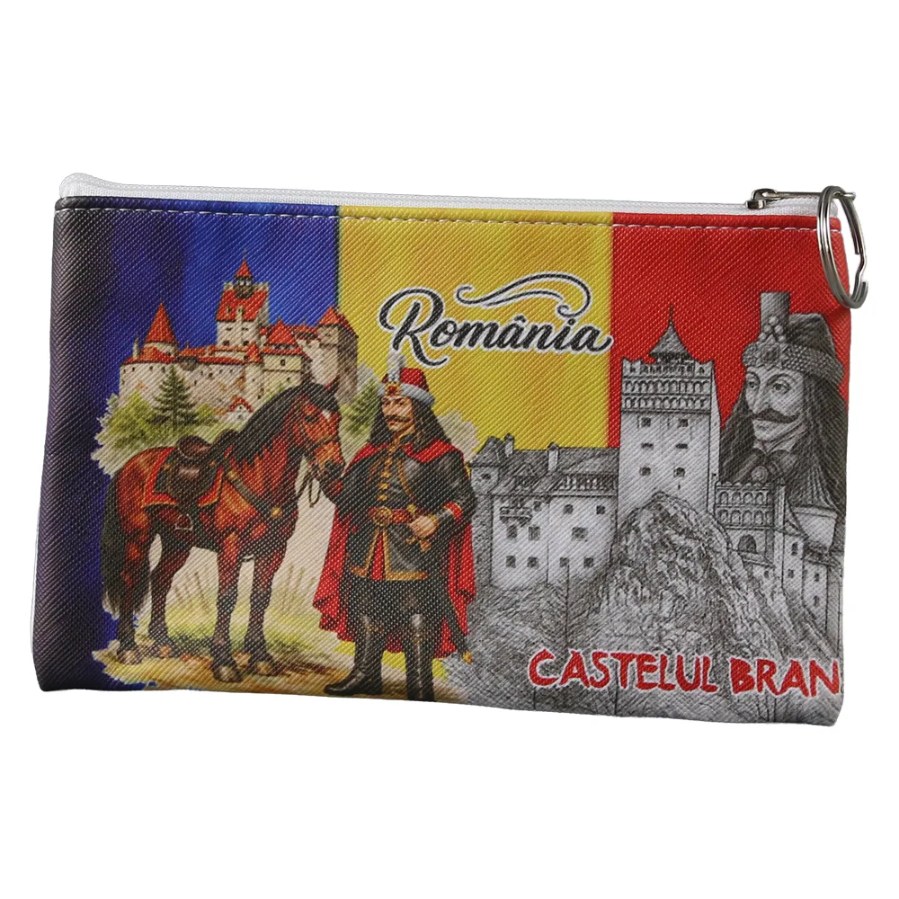 Breloc tip gentuta suvenir Romania cu fermoar si breloc 17 x 10.5 cm - Castelul Bran si Vlad Tepes Breloc tip gentuta suvenir Romania cu fermoar si breloc 17 x 10.5 cm - Castelul Bran si Vlad Tepes