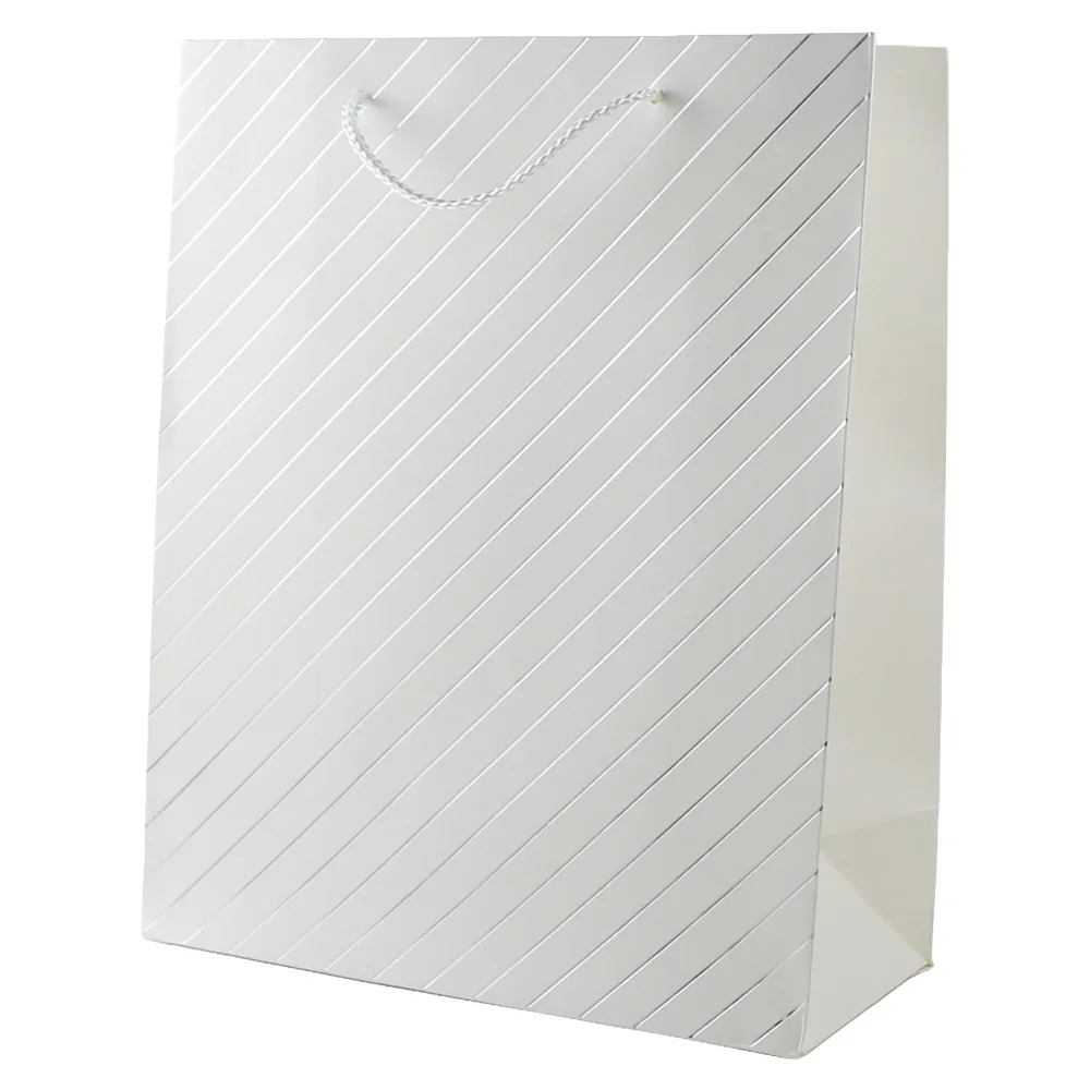 Punga cadou din hartie 31 x 44 cm cu decor dungi argintii / aurii