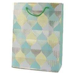 Punga cadou din hartie 18 x 24 cm cu model geometric auriu