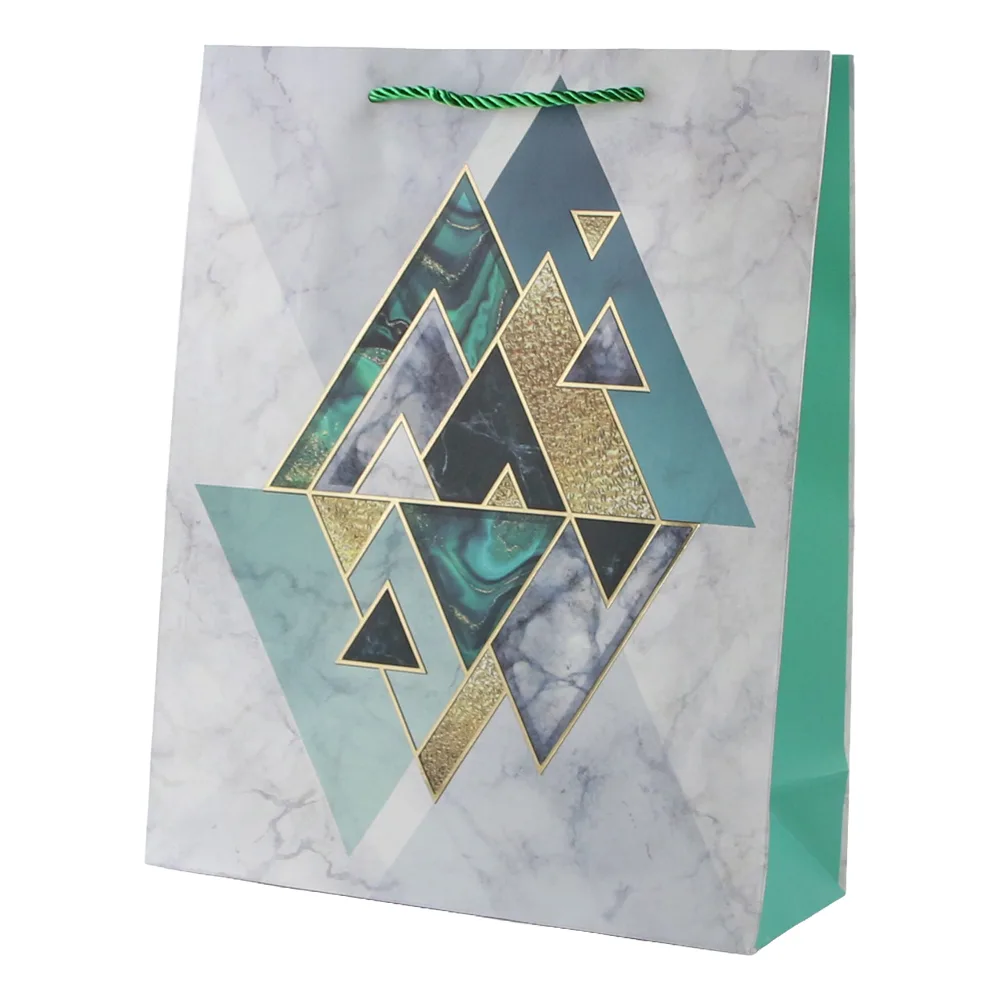 Punga cadou din hartie 26 x 32 cm cu triunghiuri aurii