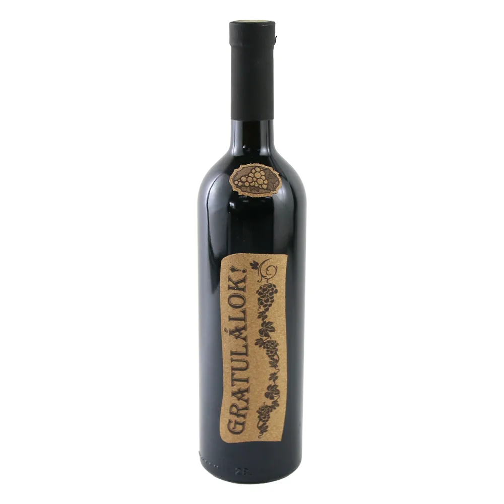 Vin rosu 750 ml "Gratulalok" cu eticheta din pluta Laser Vin rosu 750 ml "Gratulalok" cu eticheta din pluta Laser