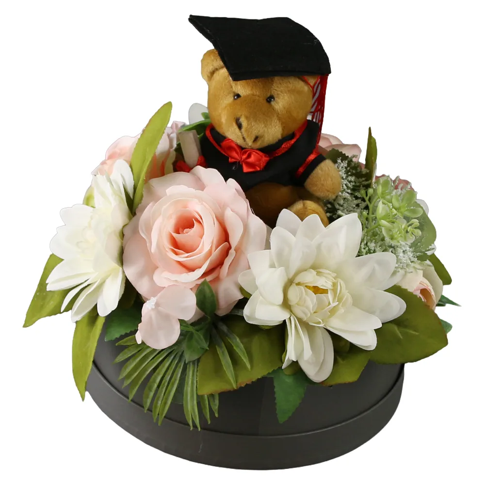Aranjament floral pentru Absolvire cu ursulet si flori 22 cm Aranjament floral pentru Absolvire cu ursulet si flori 22 cm