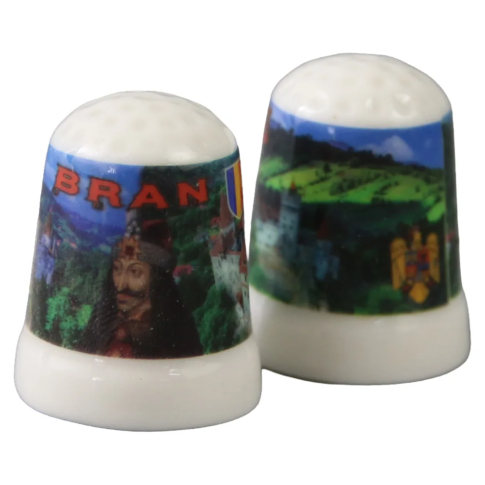 Ornament degetar din ceramica "Romania / Bran" 3 cm - se vinde 12 buc./cut. Ornament degetar din ceramica "Romania / Bran" 3 cm - se vinde 12 buc./cut.