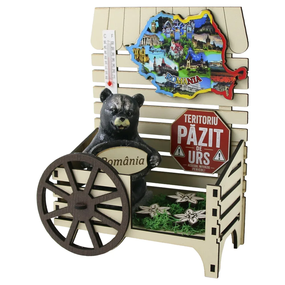 Decor din lemn "Romania" caruta cu termometru si urs 13.5 x 17 cm Decor din lemn "Romania" caruta cu termometru si urs 13.5 x 17 cm