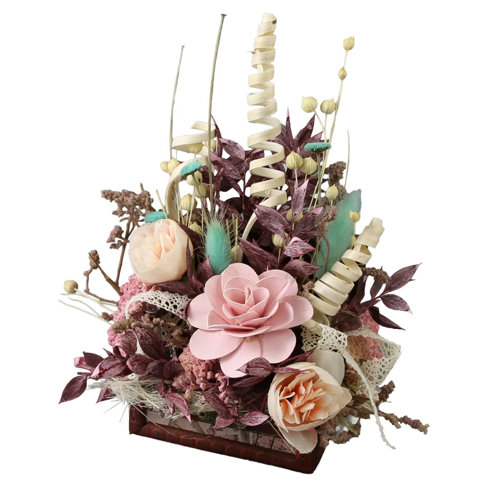 Aranjament floral cu plante uscate in cutie de lemn 18 x 22 cm Aranjament floral cu plante uscate in cutie de lemn 18 x 22 cm