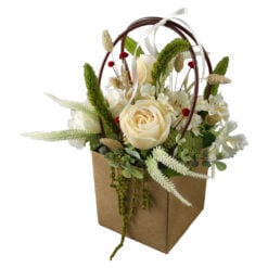 Aranjament floral in gentuta 22 x 34 cm