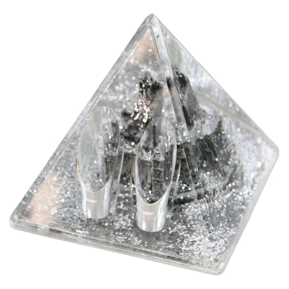 Suport de creioane Piramida Castelul Bran 8x7 CM Suport de creioane Piramida Castelul Bran 8x7 CM