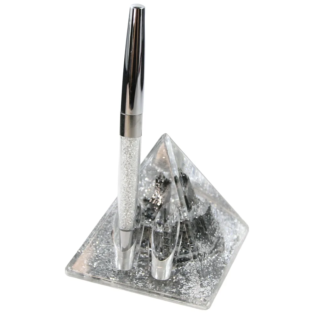 Suport de creioane Piramida Castelul Bran 8x7 CM Suport de creioane Piramida Castelul Bran 8x7 CM