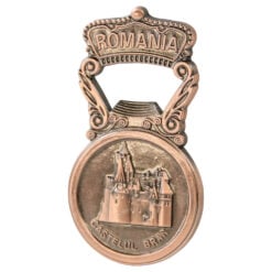 Desfacator sticle din metal cu magnet "Romania" 4 x 7.5 cm Castelul Bran