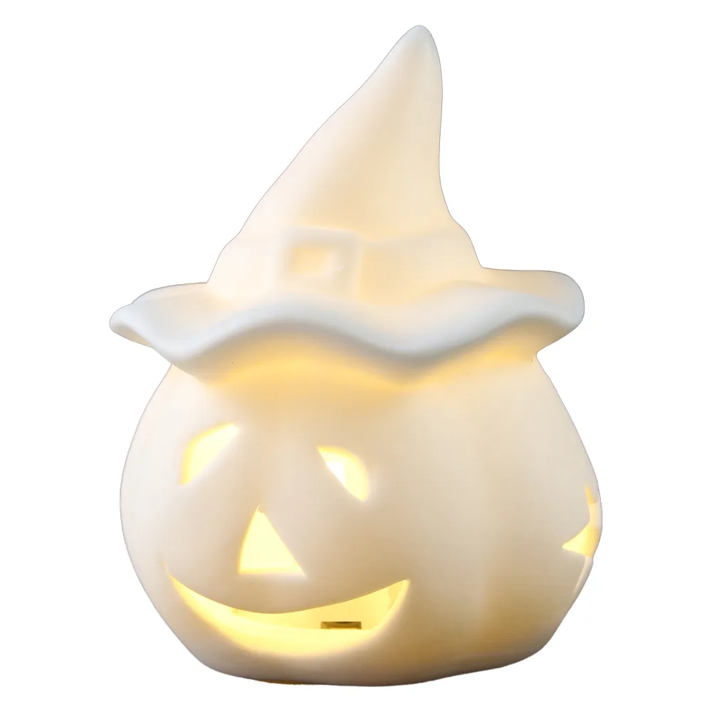 Figurina Halloween din portelan alb cu LED Dovleac cu palarie 7 x 9 cm Figurina Halloween din portelan alb cu LED Dovleac cu palarie 7 x 9 cm