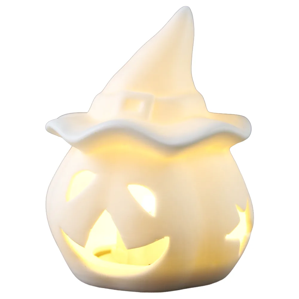 Figurina Halloween din portelan alb cu LED Dovleac cu palarie 7 x 9 cm Figurina Halloween din portelan alb cu LED Dovleac cu palarie 7 x 9 cm
