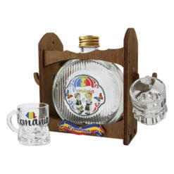 Suport din lemn cu o sticla de 300 ml si 2 pahare Romania 20 x 15 cm