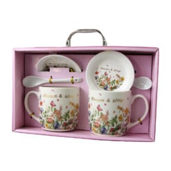 Set 2 cani din ceramica cu farfurii si lingurite "Blossom & Wings" 330 ml