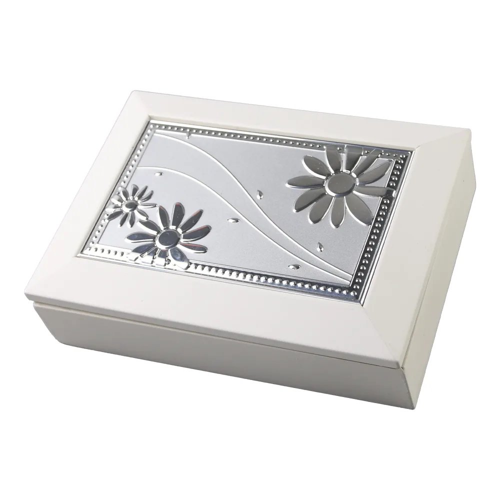 Caseta de bijuterii din lemn cu placa metalica florala 18 x 12.5 cm