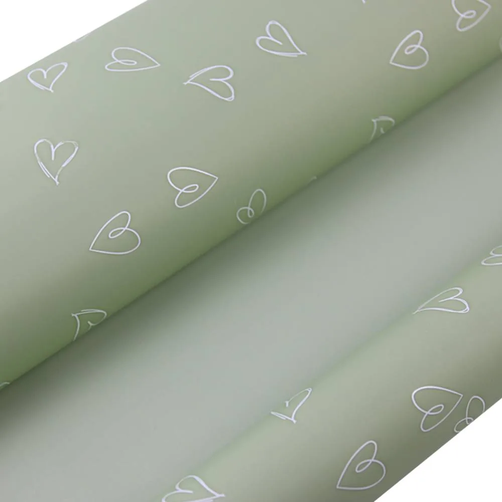 Ambalaj din plastic verde cu inimioare - 58 cm x 10 m