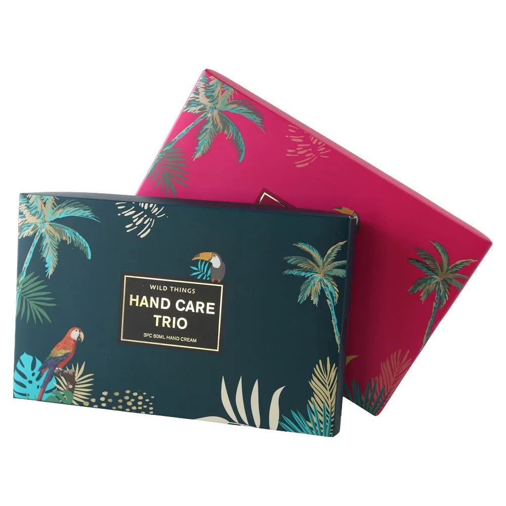 Set cadou Wild Things Trio cu 3 creme de maini 60 ml Set cadou Wild Things Trio cu 3 creme de maini 60 ml