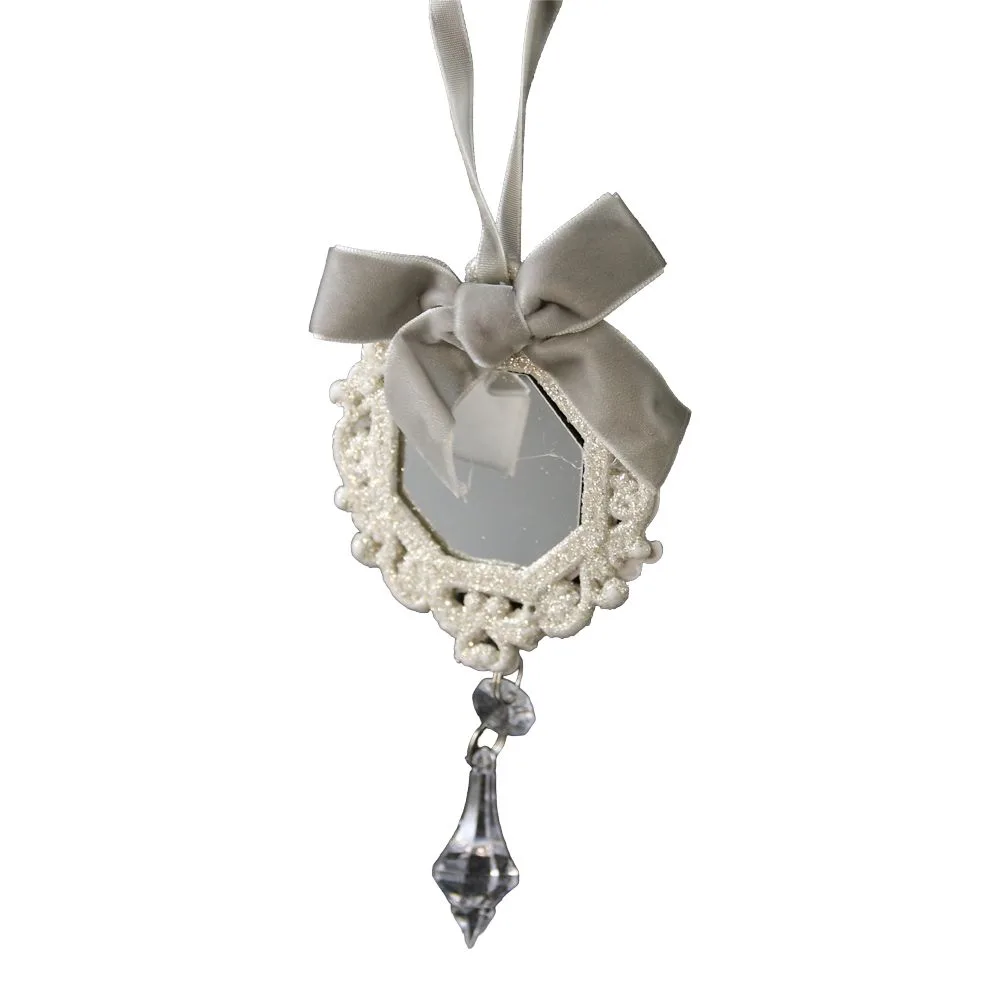 Ornament de brad cu fundita si franjuri 8x25 cm Ornament de brad cu fundita si franjuri 8x25 cm